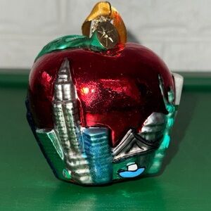 Christopher Radko Big Apple Tour Hand blown Glass Ornament NYC 3”